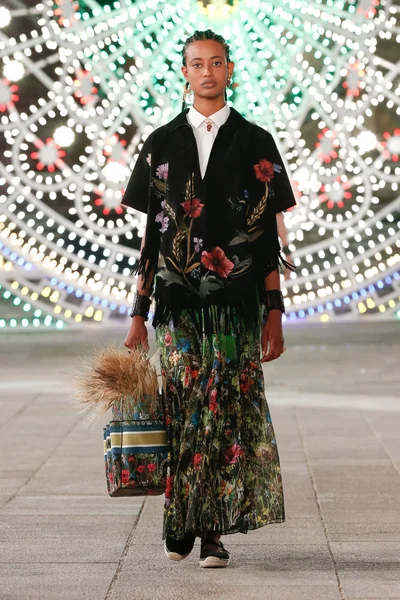 Look 28
